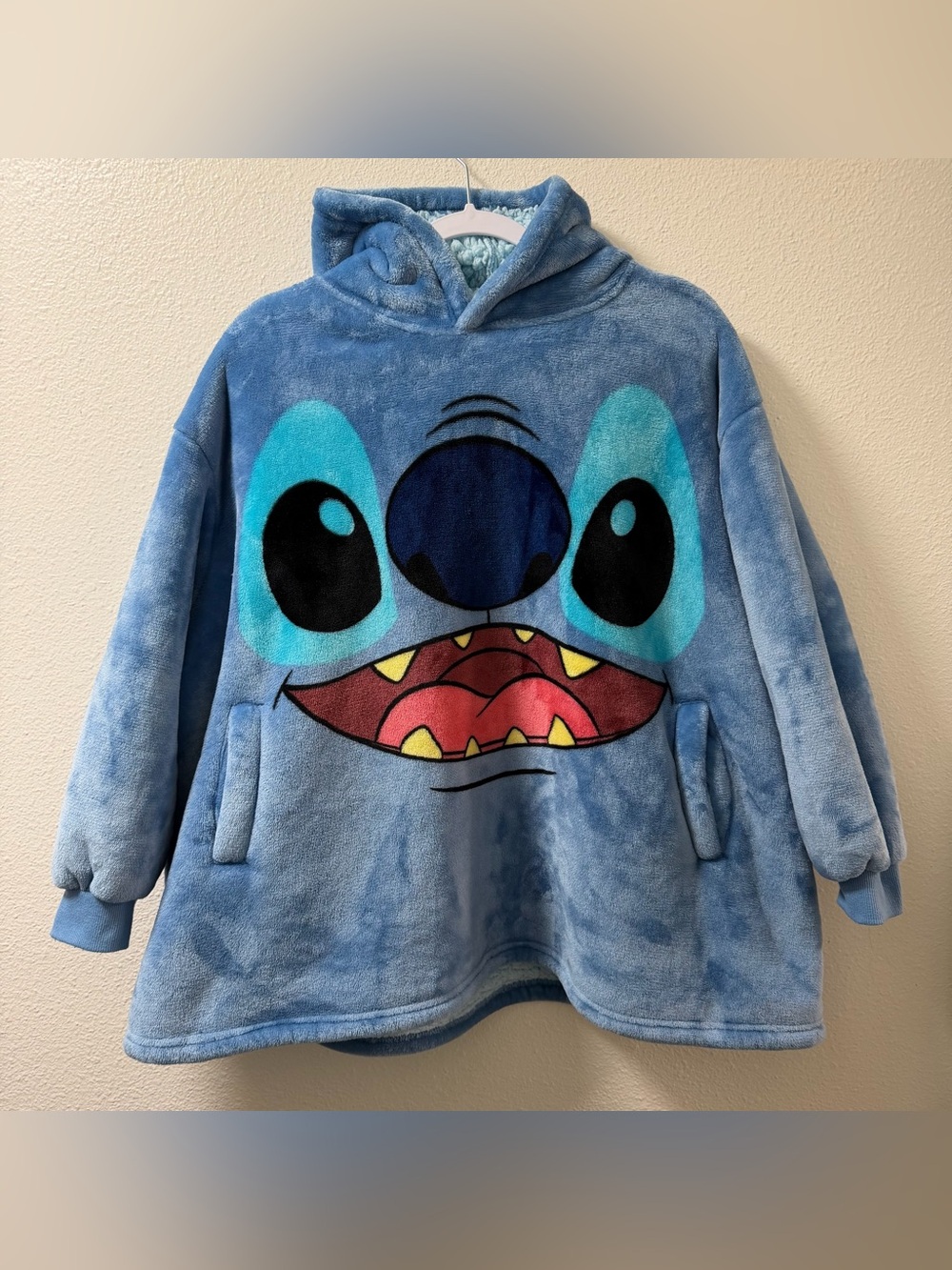 Disney Stitch Sweater Wearable Blanket Fleece Pockets Unisex Big Kids One Size